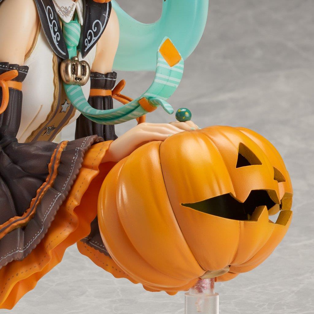 Vocaloid: Trick or Miku Figure