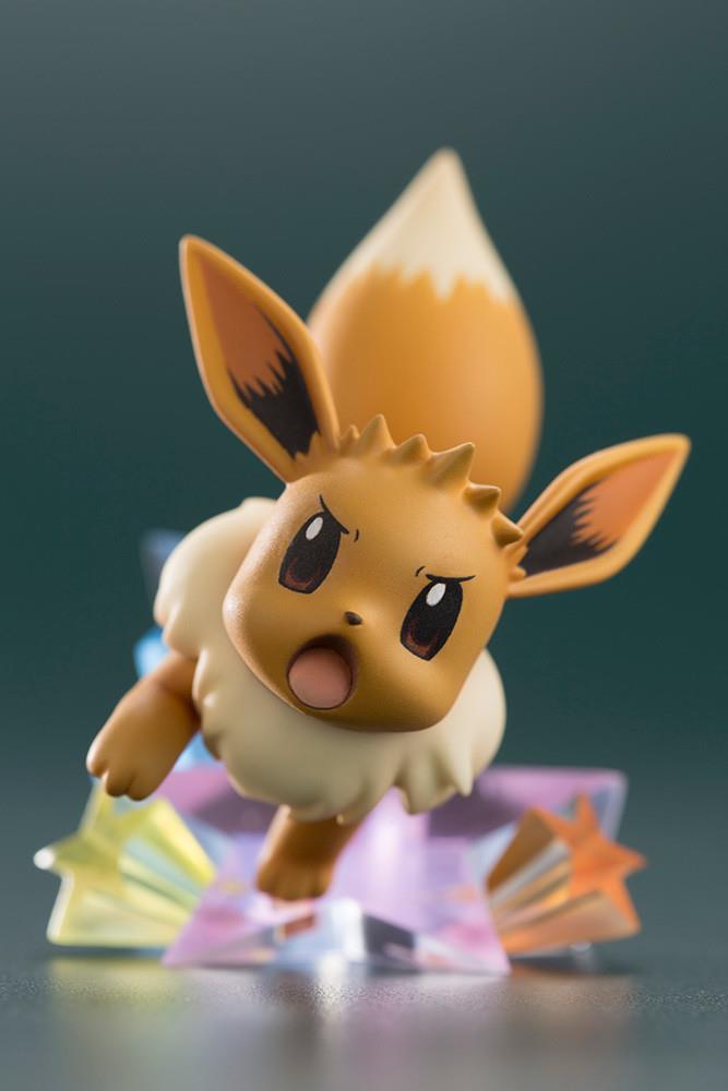 Pokemon: Green & Eevee 1/8 Scale Figure