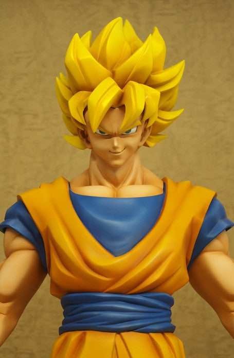Dragon Ball Z: Super Saiyan Goku Gigantic Series 1/4 Scale