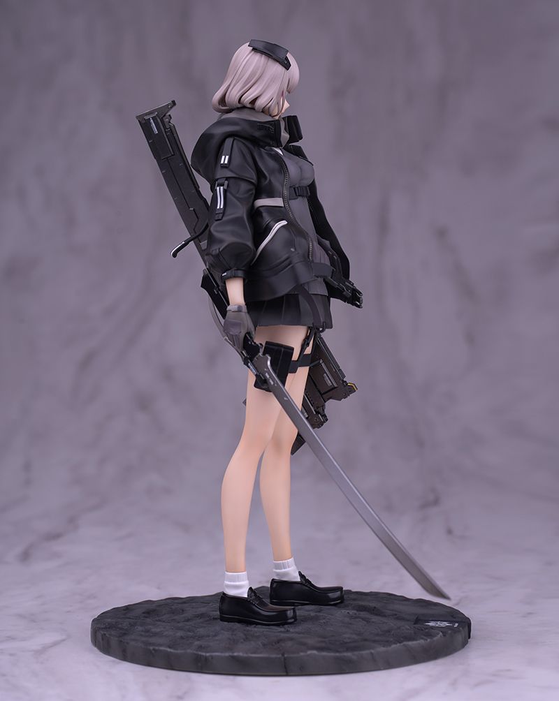 A-Z: [B] 1/7 Scale Figurine
