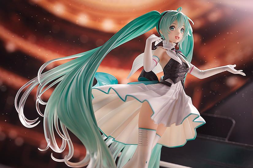 Vocaloid: Hatsune Miku 2019 Symphony Ver. 1/8 Scale Figurine