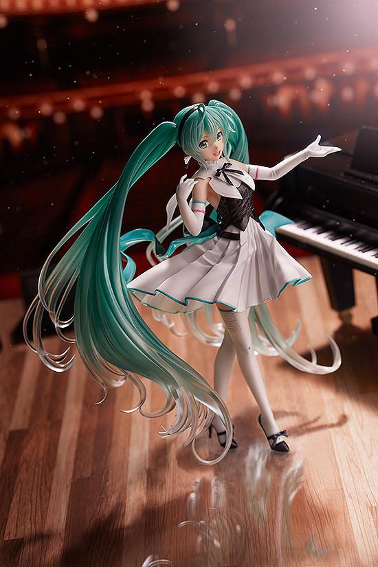 Vocaloid: Hatsune Miku 2019 Symphony Ver. 1/8 Scale Figurine