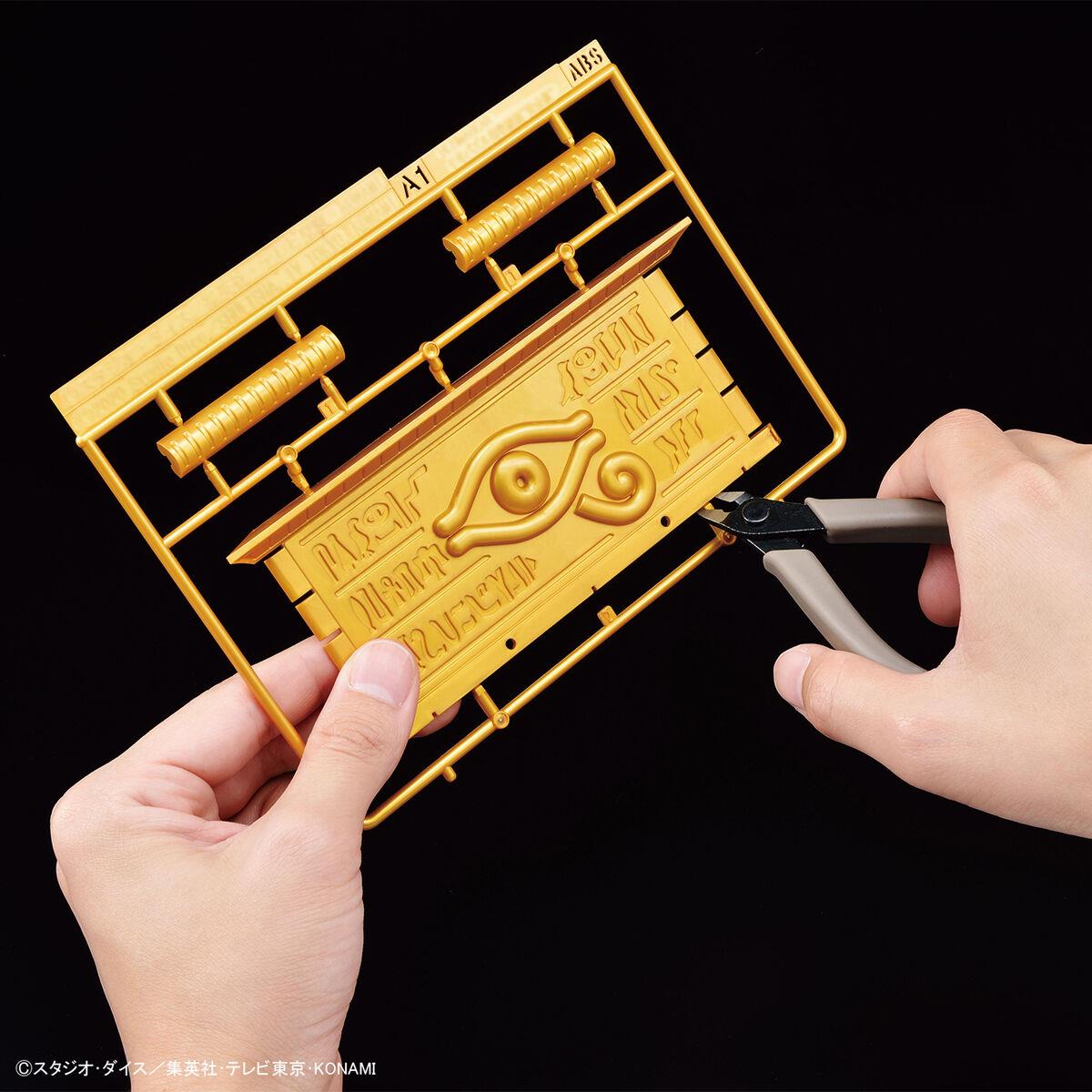 Yu-Gi-Oh!: Ultimagear Gold Sarcophagus Model