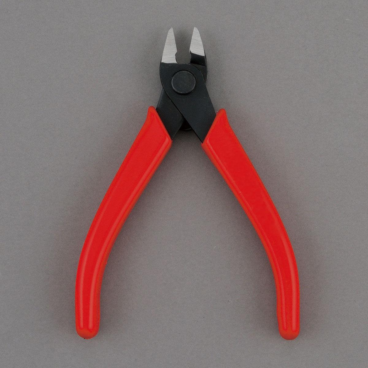 Modeling Nippers: Entry Nipper (Red)