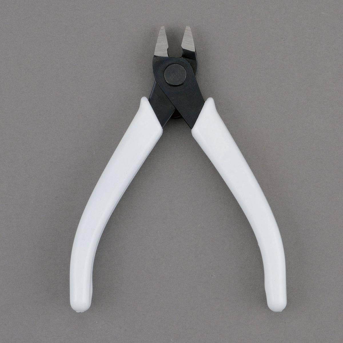 Modeling Nippers: Entry Nipper (White)