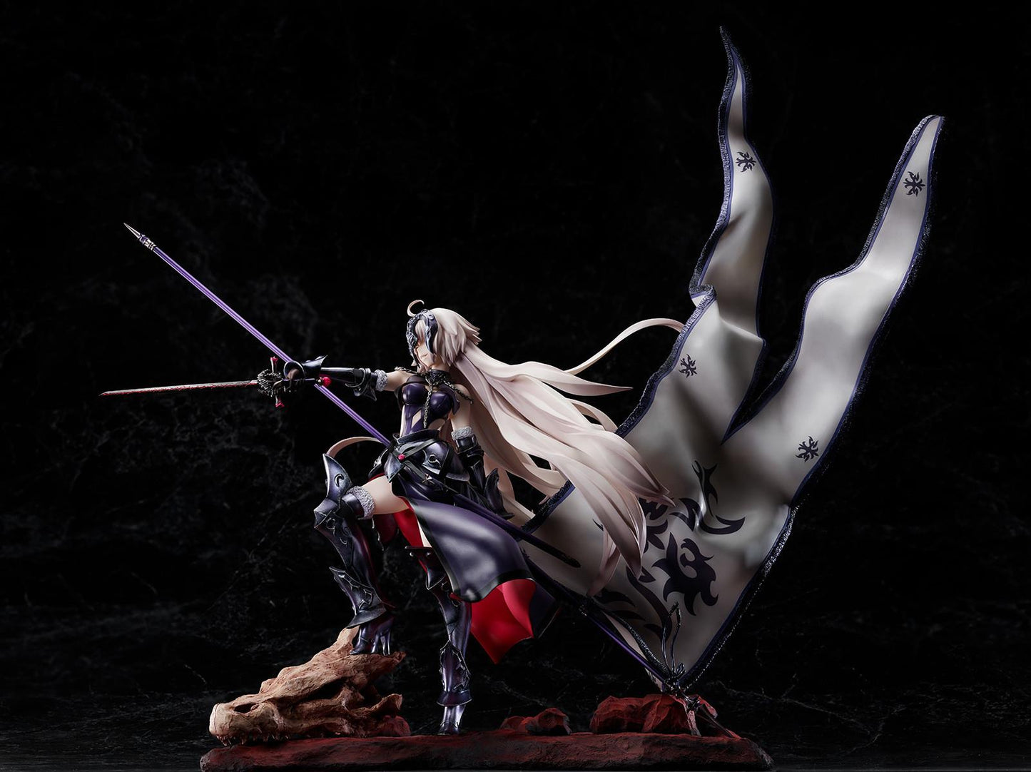 Fate/Grand Order: Avenger/Jeanne d'Arc Alter 1/7 Scale Figure